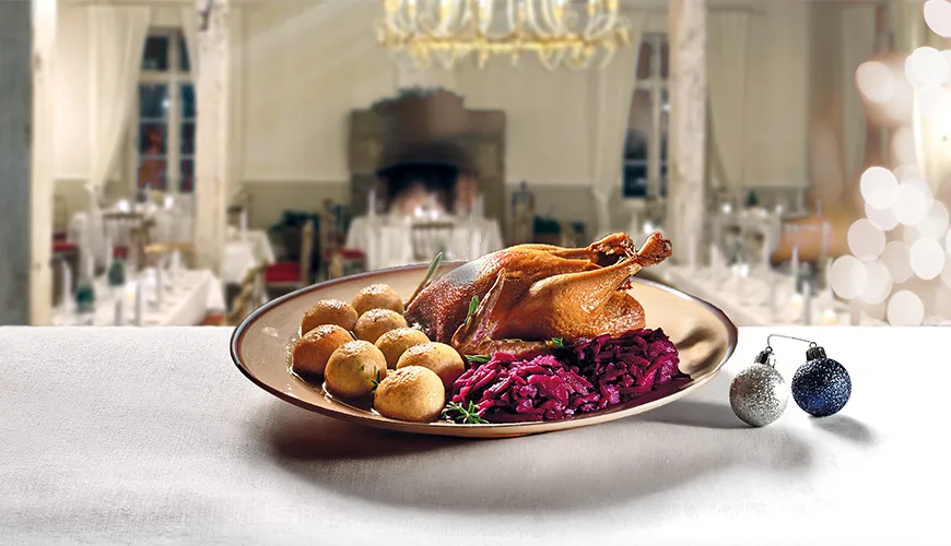 Knuspriger Festbraten mit Rotkohl und Klößen von Gute Events